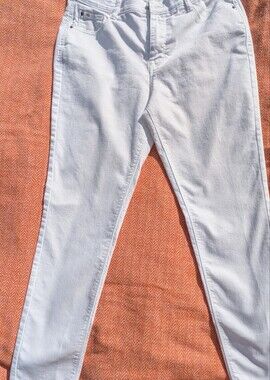 Women’s Curve Appeal White Jeans — Classic Slim Fit